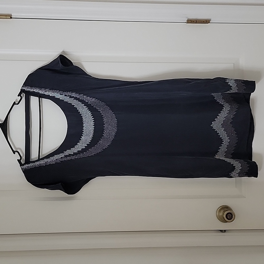 Club Monaco Size XS Charcoal Gray with Silver Embroidery Design Shift Dress